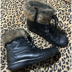 Clarks Artisan Kearns Legacy Black‎ Leather Fur Trim Ankle Boots, Size  6.5